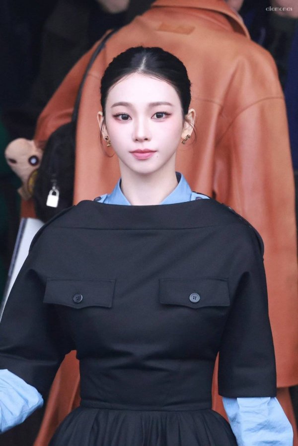 股票金融配资 小S女儿Elly凭啥20岁就能走Prada秀？这身材气场真不输柳智敏！